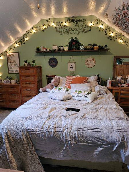 Cozy Thrifted Bedroom Full of Heart